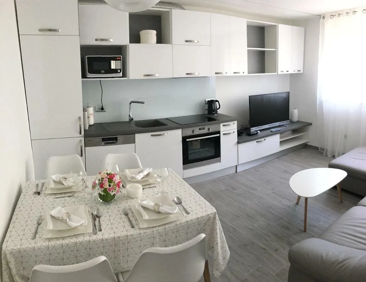 Central Beach Apartment Split
